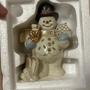 2005 LENOX A Chilly Christmas Snowman Porcelain Ornament